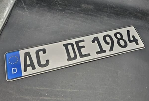 Targa Veicolo Europea Artigianale Mancava Decorazione Garage AC DE 1984 - Foto 1 di 5