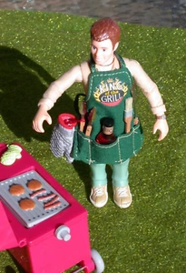 Casa de muñecas miniatura REY DE LA PARRILLA DELANTAL DE PAPÁ UTENSILIOS DE COCINA Loving Family - Imagen 1 de 3