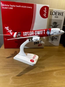 1:200-Modelo de avión AirAsia Taylor Swift rojo gira por Asia conmemorativo-18 cm - Imagen 1 de 5