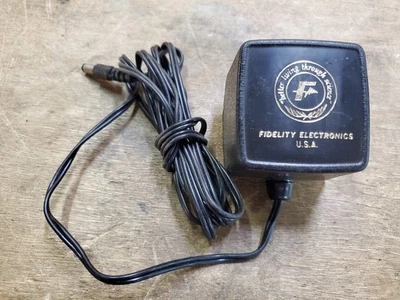 Juego de ajedrez Fidelity Electronics PNP 695 adaptador de fuente de alimentación de CA, 9VDC 350 mA Foto 1 de 4