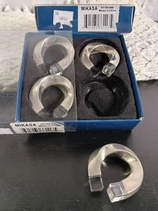 Set of 4 Mikasa Twisted Circle Silver and Clear Acetate Napkin Rings Holders  - Picture 1 of 5