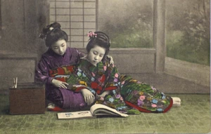 Postcard Japanese Tradition Geisha Girls Meiji Era Kimono Hand-Tinted Photograph - Picture 1 of 6