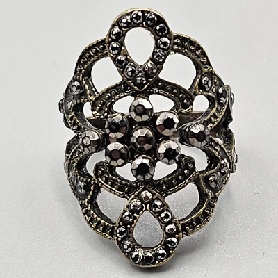 Anillo llamativo de marcasita talla 8 tono latón trabajo abierto bucle vintage Foto 1 de 4