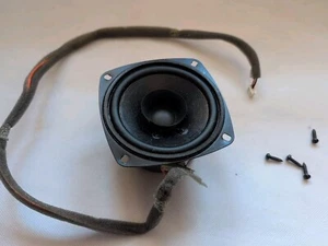 Teclado Korg PA50 - Altavoz derecho - Imagen 1 de 7