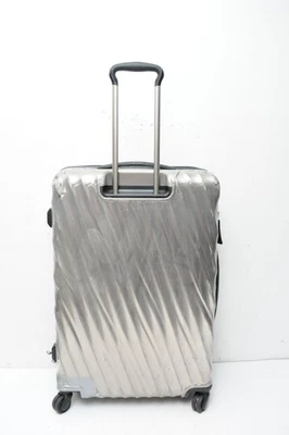 Equipaje de 4 ruedas TUMI plateado policarbonato 27" dañado, tal cual Foto 1 de 4