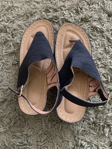 Brand New Size 7 Navy Sandals - Picture 1 of 4