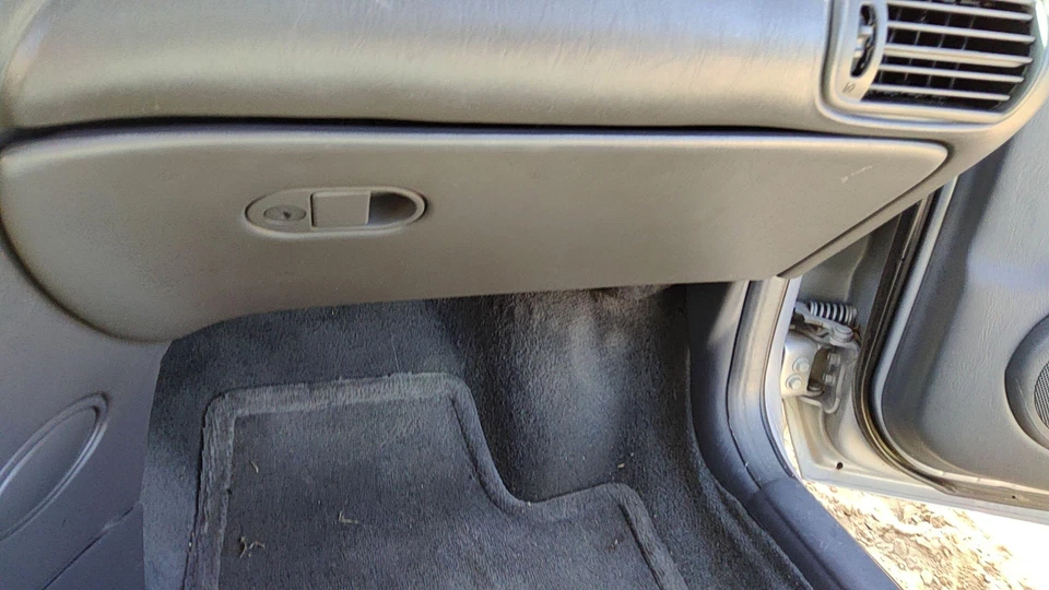 98-01 Oldsmobile Intrigue Glove Box Assembly Complete Door With Latch Gray 14b - Image 1 of 4