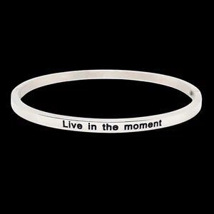 Bracciale rigido acciaio inox con frase " Live in the moment" - Foto 1 di 2
