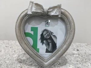 4x4 grey wash, bow, Heart Photo Picture Frame, Resin, glass front, freestanding - Picture 1 of 7