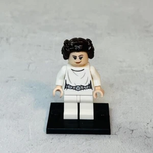LEGO Star Wars: Princess Leia Minifigure Crooked Smile - sw0994 - Picture 1 of 5