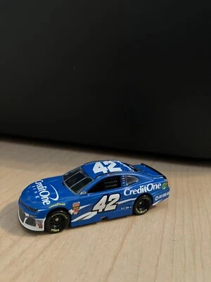 #42 Kyle Larson 1/64 - 2018 Credit One Bank - NASCAR Action Diecast Car Foto 1 de 3