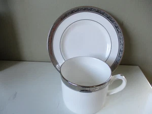 ROYAL WORCESTER - DAVENHAM - PLATINUM PATTERN - Cup saucer - Picture 1 of 2