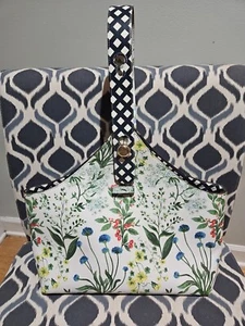 GORGEOUS TORY BURCH FLORAL TOTE - Picture 1 of 8