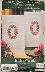 Coppia di asciugamani stampati TOBIN corona natalizia accento spugna per ricamo 16"x25" - Foto 1 di 9