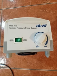 Bomba de cama de presión variable alterna Drive Medical Aire 14005E con colchón - Imagen 1 de 4