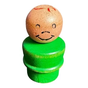 Vintage Fisher Price Little People ragazzo verde tutto legno corpo e testa di legno capelli rossi - Foto 1 di 3