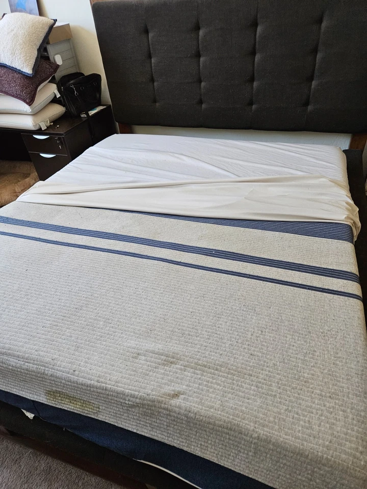 Serta mattress california king memory foam - Image 1 of 4