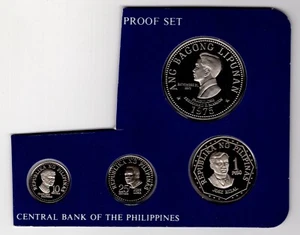 1975 PHILIPPINES LOT OF 4 PROOF COINS 1 PISO 5 PISOS 10 25 CENTIMOS WORLD COIN - Picture 1 of 2