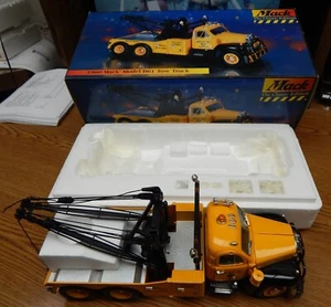 FIRST GEAR 49-0003 1960 MACK MODEL B61 TOW TRUCK MISSING 1 TOW HOOK GREAT SHAPE - Picture 1 of 6