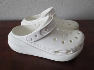 Crocs Slipper Clog Damen Gr. 7 weiß Plateau (Katzenbisse) gepflegt - Bild 1 von 11