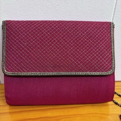 Bolso de hombro vintage con correa de cadena de tela bordada dorada roja Foto 1 de 4