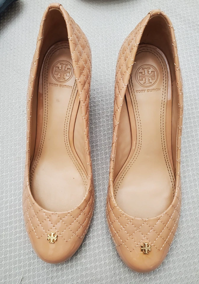 Tory Burch Quilted Nude Leather Wedge Heels Gold Logo Classic Style Women's 9M - Image 1 of 4