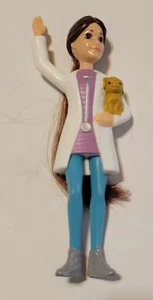 Muñeca veterinaria Barbie figura McDonalds Happy Meal juguete #4 Mattel 2019 - Imagen 1 de 3