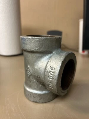 1-1/2" 300# Galvanized Malleable Iron Threaded Tee - Image 1 of 4