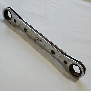 Snap On R2022S 5/8" X 11/16" 6 Point Ratcheting Box End Wrench USA Standard SAE - Picture 1 of 3