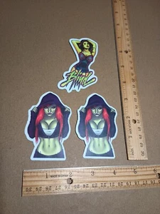 Sexy rothaariges Gangster Girl grün Aufkleber Set Erwachsene Humor Skateboard Laptop  - Bild 1 von 5