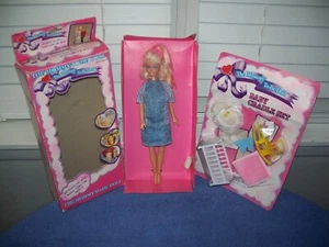 The Mommy To-Be Judith Barbie Größe Puppe & Baby Wiege Kinderzimmer Set - Bild 1 von 3