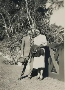 Foto d'epoca in bianco e nero di una bella coppia nelle loro domeniche migliore 5" x 3" - Foto 1 di 3