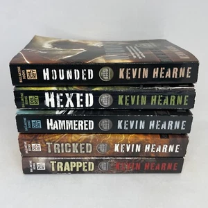 Iron Druid Books 1-5 Kevin Hearne Paperback Hounded Hexed Hammered Tricked - Bild 1 von 6