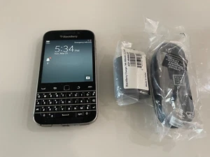 BlackBerry Classic SQC100-4 - 16GB - Black (Unlocked) (Single SIM) - Picture 1 of 5