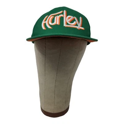 Sombrero Hurley Snapback verde bordado deletreado ajustable para niños Foto 1 de 4