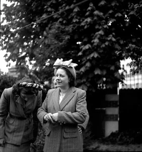 portrait femmes chapaau coiffe    - ancien négatif photo an. 1950 - Foto 1 di 1