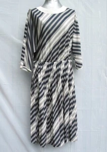 Gestreiftes graues, schwarz-weisses Damenkleid - Bild 1 von 4