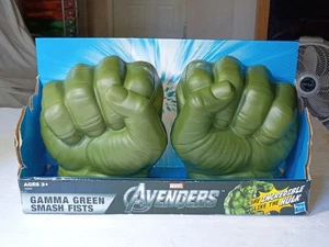* Nuovo Marvel Avengers Incredible Hulk Gamma Green Smash Fists - Foto 1 di 10