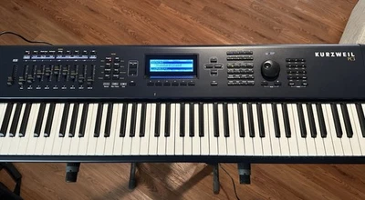 Teclado/estación de trabajo Kurzweil PC3 76 teclas (perfecto estado) más extras. Foto 1 de 4