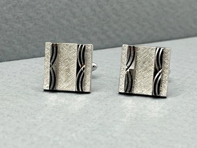 复古 Shields 银色袖扣 ~ 20 世纪 60 年代 Mod 几何纹理 方形 Desi — 第 1/3 张图片