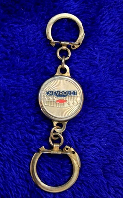 Vintage Magnetic Chevy Valet Key Chain Key Ring Accessory Bowtie Crest Truck GM - Imagem 1 de 4