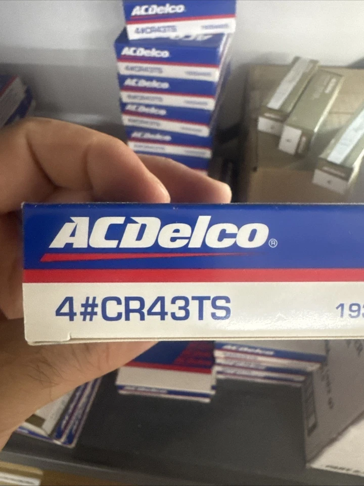 SET OF 8 ACDELCO CR43TS SPARK PLUGS 19157996 - Image 1 of 4