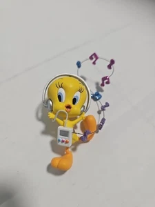 NIB 2009 Hallmark "Wuv My Tunes" Tweety Looney Tunes Ornament QXI1050 - Picture 1 of 3
