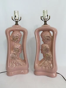 Par de lámparas de mesa vintage de cerámica rosa con figura iluminación de mediados de siglo para reparación - Imagen 1 de 12