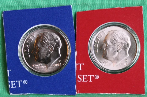 2007 P and D Roosevelt Dime 2 Coins from US Mint Set BU Cellos Ten Cents Two 10c Cover