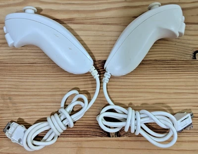LOTE DE CONTROLADORES NUNCHUK BLANCOS OEM NINTENDO WII RVL-004 GENUINO PROBADO FUNCIONANDO Foto 1 de 4
