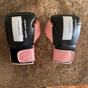 Core Fitness Boxing Gloves, Pink And Black, 14 Oz.  Excellent Condition - Picture 1 of 4