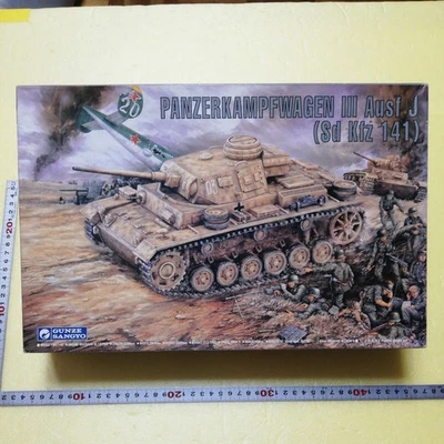 Kit di montaggio 1/35 Gunze Sangyo III Tank Type J - Immagine 1 di 4