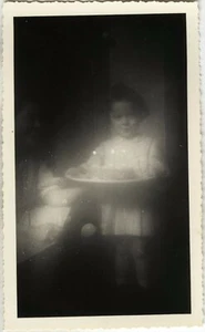 PHOTO ANCIENNE - VINTAGE SNAPSHOT - ANNIVERSAIRE GÂTEAU BOUGIE - BIRTHDAY - Picture 1 of 1