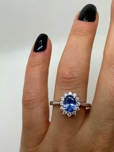 18CT WHITE GOLD OVAL CUT BLUE SAPPHIRE AND DIAMONDS RING 1.19CT *GG79 - Picture 1 of 11